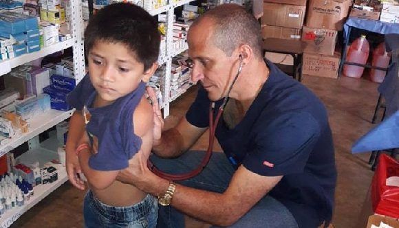 Médicos cubano en Escuintla, Guatemala continúan en la lucha por la vida luego de los desastres producidos por el Volcán de Fuego. Foto: Embaja de Cuba en Guatemala. Médicos cubano en Escuintla, Guatemala continúan en la lucha por la vida luego de los desastres producidos por el Volcán de Fuego. Foto: Embaja de Cuba en Guatemala.