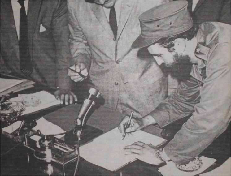 Fidel Castro firma como Primer Ministro Fidel Castro firma como Primer Ministro