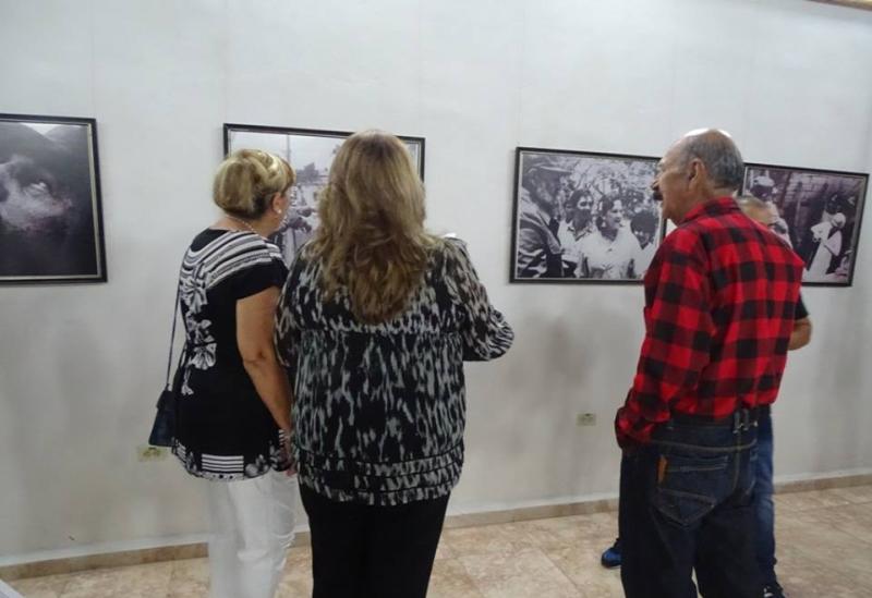 Las máximas autoridades del Partido y el Gobierno en Sancti Spíritus estuvieron presentes en la inauguración de la exposición. (Foto: Cultura espirituana) Las máximas autoridades del Partido y el Gobierno en Sancti Spíritus estuvieron presentes en la inauguración de la exposición. (Foto: Cultura espirituana)