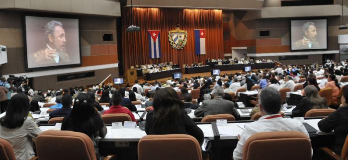 Desde las 9 de la mañana de este martes 27 de diciembre de 2016, sesiona en el Palacio de Convenciones la Asamblea Nacional del Poder Popular en su octava legislatura. Desde las 9 de la mañana de este martes 27 de diciembre de 2016, sesiona en el Palacio de Convenciones la Asamblea Nacional del Poder Popular en su octava legislatura.