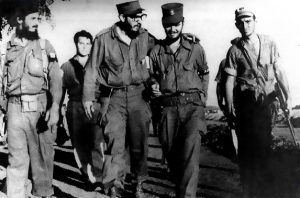 El Comandante en Jefe Fidel Castro Ruz y el comandante Delio Gómez Ochoa, al centro, en el Instituto Tecnológico Calixto García, cuartel del Ejército Rebelde en Holguín, 3 de enero de 1959 El Comandante en Jefe Fidel Castro Ruz y el comandante Delio Gómez Ochoa, al centro, en el Instituto Tecnológico Calixto García, cuartel del Ejército Rebelde en Holguín, 3 de enero de 1959