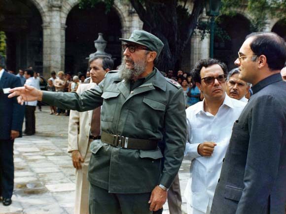 Eusebio Leal junto al líder de la Revolución Cubana, Fidel Castro. Foto: Cortesía del entrevistado. Eusebio Leal junto al líder de la Revolución Cubana, Fidel Castro. Foto: Cortesía del entrevistado.