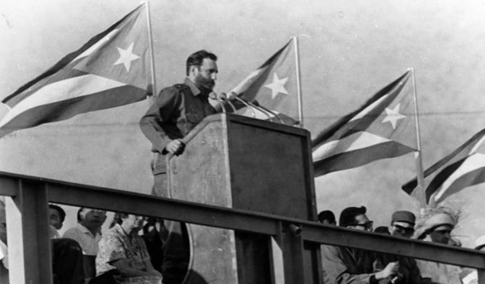 Fidel durante el acto por el 26 de julio en Santiago de Cuba, 1964. Foto: Jorge Oller