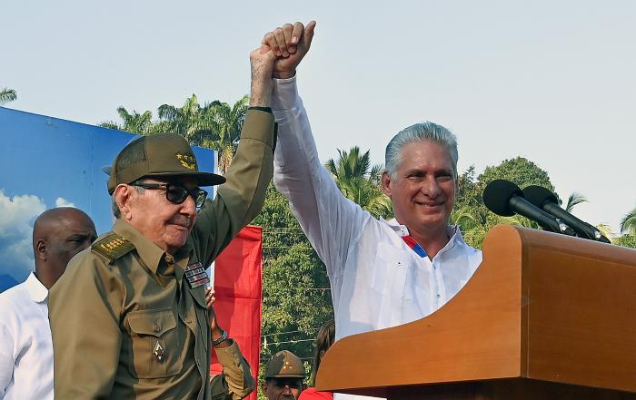 Raúl y Díaz-Canel en el III Frente. Foto: Estudios Revolución