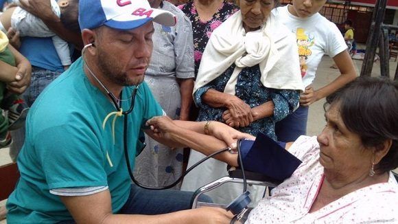 Los internacionalistas cubanos coincidieron en señalar que el premio no solo es un reconocimiento a los médicos de la isla, sino a la Revolución y a la valía de la medicina cubana a nivel mundial y en especial ‘a nuestro querido Comandante Fidel