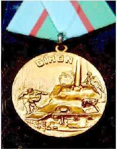 Medalla conmemorativa “Victoria de Playa Girón” con la famosa imagen de Fidel en grabada en ella.