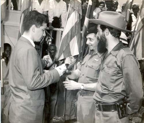 El 14 de septiembre de 1959 Raúl Castro en compañía de Camilo Cienfuegos, le hacen entrega a Armando Hart, ministro de Educación, de las llaves simbólicas del campamento de Columbia, convertido en Ciudad Escolar Libertad.