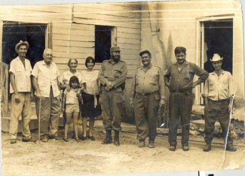 De izquierda a derecha el padre de Álvaro, a su lado la mamá y seguidamente la hermana de Álvaro, Toby.