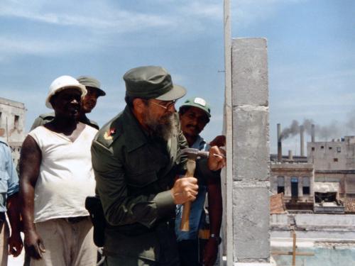 En la ampliación del Hospital Miguel Enríquez, 31 de agosto de 1987. Foto Estudios Revolución