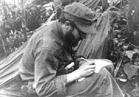 En la Sierra es reconocida la participación de Fidel en Radio rebelde, dando a conocer en forma de noticias decisivos mensajes al pueblo.