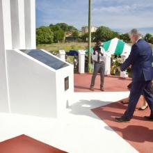 Díaz-Canel dijo que el mausoleo a los cubanos caídos durante la invasión de EE. UU. a Granada, honra también «los tradicionales lazos de colaboración y solidaridad entre nuestros dos países». Foto: Estudios Revolución