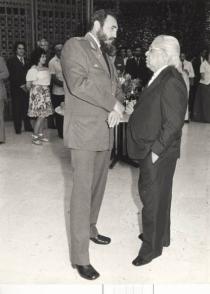 El líder de la Revolución junto a nuestro Poeta Nacional Nicolás Guillén, presidente fundador de la Uneac Autor: Exposición Imagen y palabra El líder de la Revolución junto a nuestro Poeta Nacional Nicolás Guillén, presidente fundador de la Uneac Autor: Exposición Imagen y palabra