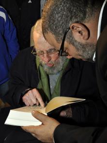 Fidel junto a Kcho durante la inauguración del Laboratorio para el arte. Foto: Estudios Revolución Fidel junto a Kcho durante la inauguración del Laboratorio para el arte. Foto: Estudios Revolución