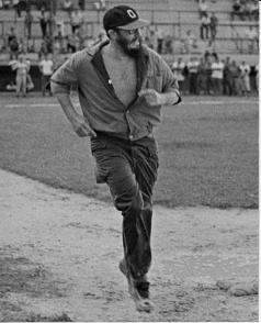 En la pelota. 17 de Agosto de 1964. Foto: Archivo