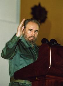 Fidel durante su discurso en el acto de conmemoración al 50 Aniversario del Asalto al Cuartel Moncada y Carlos Manuel de Céspedes en Santiago de Cuba (26/07/2003).