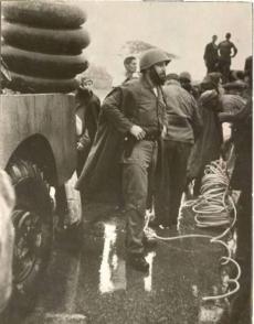 Fidel durante el huracán Flora. Fidel durante el huracán Flora.