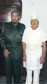 El líder histórico de la Revolución, Fidel Castro Ruz, junto al cocinero Mario Alfonso. Foto: Cortesía del entrevistado