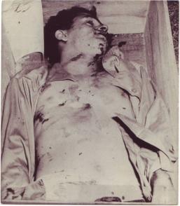 Raúl Gómez García fue vilmente asesinado después de las acciones del 26 de julio de 1953. Su camisa intacta delata el crimen cometido por las fuerzas batistianas. Foto: Archivo del Autor/Cubadebat