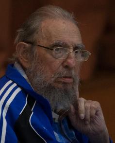 Fidel Castro pronuncia discurso en la clausura del VII Congreso del PCC