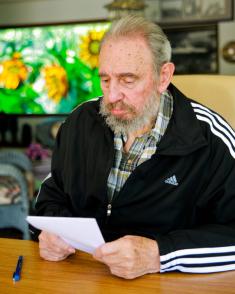 Fidel Castro vota por el nuevo Comité Central del Partido