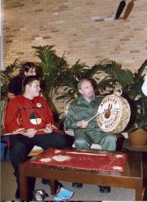 Fidel Castro Ruz junto a Daniel Daniel Yang, dirigente juvenil del Movimiento Indio Americano