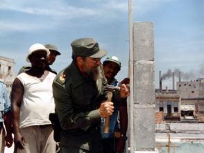 Fidel a pie de obra con los constructores. Foto: Centro de Documentación, periódico Trabajadores.