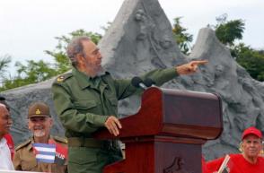 “Con la verdad se hizo esta Revolución, con la verdad se alcanzó el triunfo, con la verdad se ha defendido durante casi 50 años”, dijo Fidel en Bayamo, en su última alocución pública como presidente de Cuba. (Foto: Jorge Luis González)