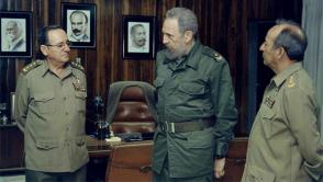El general de cuerpo de ejército Ramón Espinosa Martín junto a Fidel y el general de cuerpo de ejército Leopoldo Cintra Frías, actual ministro de las FAR. El general de cuerpo de ejército Ramón Espinosa Martín junto a Fidel y el general de cuerpo de ejército Leopoldo Cintra Frías, actual ministro de las FAR.