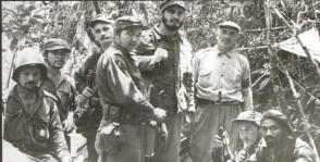 Fidel en La Plata junto a otros combatientes rebeldes. Fidel en La Plata junto a otros combatientes rebeldes.