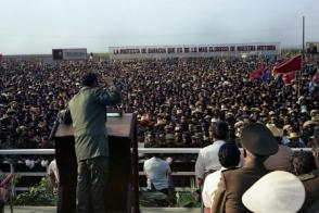 Fidel Castro pronuncia discurso en el acto de conmemoración del centenario de la Protesta de Baraguá, Municipio "Julio Antonio Mella", 15 de marzo de 1978. Foto: Sitio Fidel Soldado de las Ideas
