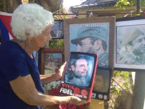 El agradecimiento de Elvira Prado a su eterno líder. Foto: José Luis Martínez Alejo