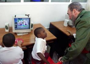 Joven Club cuenta con la red comunitaria más grande del país, logrando interconectar los 168 municipios de Cuba Joven Club cuenta con la red comunitaria más grande del país, logrando interconectar los 168 municipios de Cuba