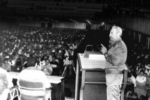 Fidel en reunión de trabajo con los candidatos a diputados. Foto: Archivo