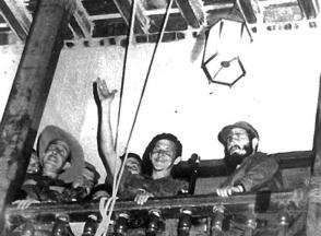Fidel y Raúl en el Ayuntamiento en Santiago de Cuba el 1ro. de enero de 1959. Fidel y Raúl en el Ayuntamiento en Santiago de Cuba el 1ro. de enero de 1959.