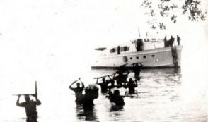 Expedicionarios del yate Granma desembarcan por Los Cayuelos, a dos kilómetros de la playa Las Coloradas, en la zona oriental de Cuba, el 2 de diciembre de 1956. Foto: Archivo. Expedicionarios del yate Granma desembarcan por Los Cayuelos, a dos kilómetros de la playa Las Coloradas, en la zona oriental de Cuba, el 2 de diciembre de 1956. Foto: Archivo.
