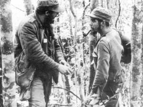Fidel y Che en la Sierra Maestra donde libraron numerosos combates. Autor: Archivo de JR