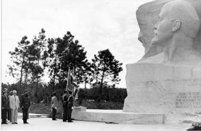 Fidel and Raul attend inauguration of the Lenin Monument in the Havana park bearing the Russian revolutionary’s name. Photo: Jorge Oller Fidel and Raul attend inauguration of the Lenin Monument in the Havana park bearing the Russian revolutionary’s name. Photo: Jorge Oller