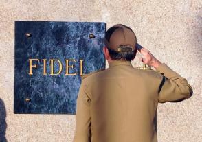 Ceremonia honras fúnebres del Comandante en Jefe Fidel Castro Ruz, en el cementerio de Santa Ifigenia en Santiago de Cuba. Raúl ha sido ejemplo supremo de fidelidad a su hermano de sangre y de luchas. Foto: Juvenal Balán