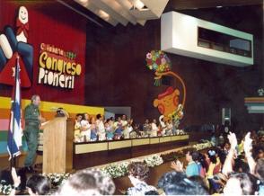 En la clausura del I Congreso de Pioneros, La Habana, 1ro de noviembre de 1991. En la clausura del I Congreso de Pioneros, La Habana, 1ro de noviembre de 1991.