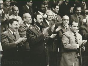 Fidel habló del significado del Congreso para la nación y para la consolidación del Partido, cuyo Buró Político se reforzó con valiosos compañeros como Blas Roca Calderío, José Ramón Machado Ventura, Carlos Rafael Rodríguez, Pedro Miret Prieto y Arnaldo Milián Castro. Foto: Archivo de Granma