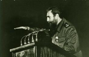 Fidel during the inauguration of Ameijeiras Hospital, December 3, 1982. Photo: Jorge Oller Fidel during the inauguration of Ameijeiras Hospital, December 3, 1982. Photo: Jorge Oller