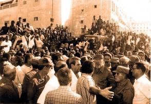 When the Comandante en Jefe arrived at the site of the disturbance, August 5, 1994, the rocks immediately disappeared, as if by magic. Photo: Granma Archives When the Comandante en Jefe arrived at the site of the disturbance, August 5, 1994, the rocks immediately disappeared, as if by magic. Photo: Granma Archives