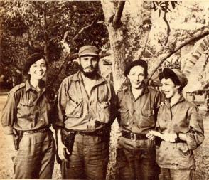 II Frente- Vilma Espin, Fidel Castro, Raúl Castro y Celia Sanchez Manduley. Posiblemente en el central America. Diciembre de 1958. Vilma Espin, Fidel Castro, Raúl Castro y Celia Sánchez en el II Frente Oriental. Foto: Archivo de Granma