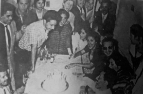 Fotos de aquel momento demuestran la felicidad del joven, a pesar de estar lejos de su familia y en condición de exiliado. Fotos de aquel momento demuestran la felicidad del joven, a pesar de estar lejos de su familia y en condición de exiliado.