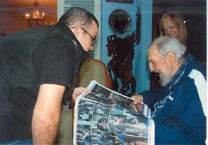 Fidel Castro y Randy Perdomo, presidente de la FEU de la Universidad de la Habana