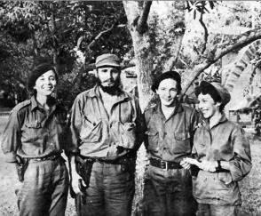 Fidel Castro, Vilma Espín, Raúl Castro y Celia Sánchez en el Central América