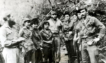 De izquierda a derecha, Paco Cabrera, Lola Feria, Edemis Tamayo, Delsa (Teté) Puebla, Fidel, Isabel Rielo, Celia, Lilia Rielo y Eddy Suñol. Foto Archivo