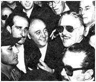 No solo fue el pueblo, la masa innominada la que esperó a Fidel. Figuras destacadas de la política nacional formaron filas entre los que le esperaron, entre los que le recibieron. Allí, junto al doctor Agramonte, ministro de Estado, el doctor Carlos Prío, el presidente constitucional depuesto por el 10 de marzo