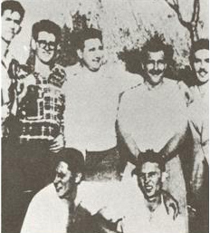 Con Abel Santamaría y otros valerosos Jóvenes que participarían en el histórico asalto al cuartel Moncada. 