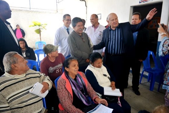 Los pacientes le dan gracias a todas las personas que laboran en el hospital. Foto: Maitte Marrero Canda/Facebook.